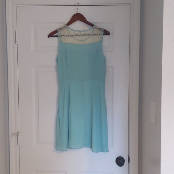 Dress - Picture 3 of 3